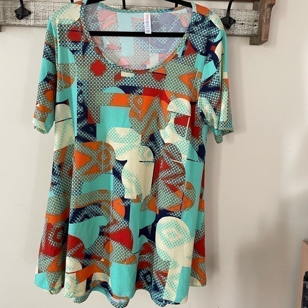 LuLaRoe Geometrical Patterns scoop neck long Tshirt - perfect with leggings - Picture 7 of 8